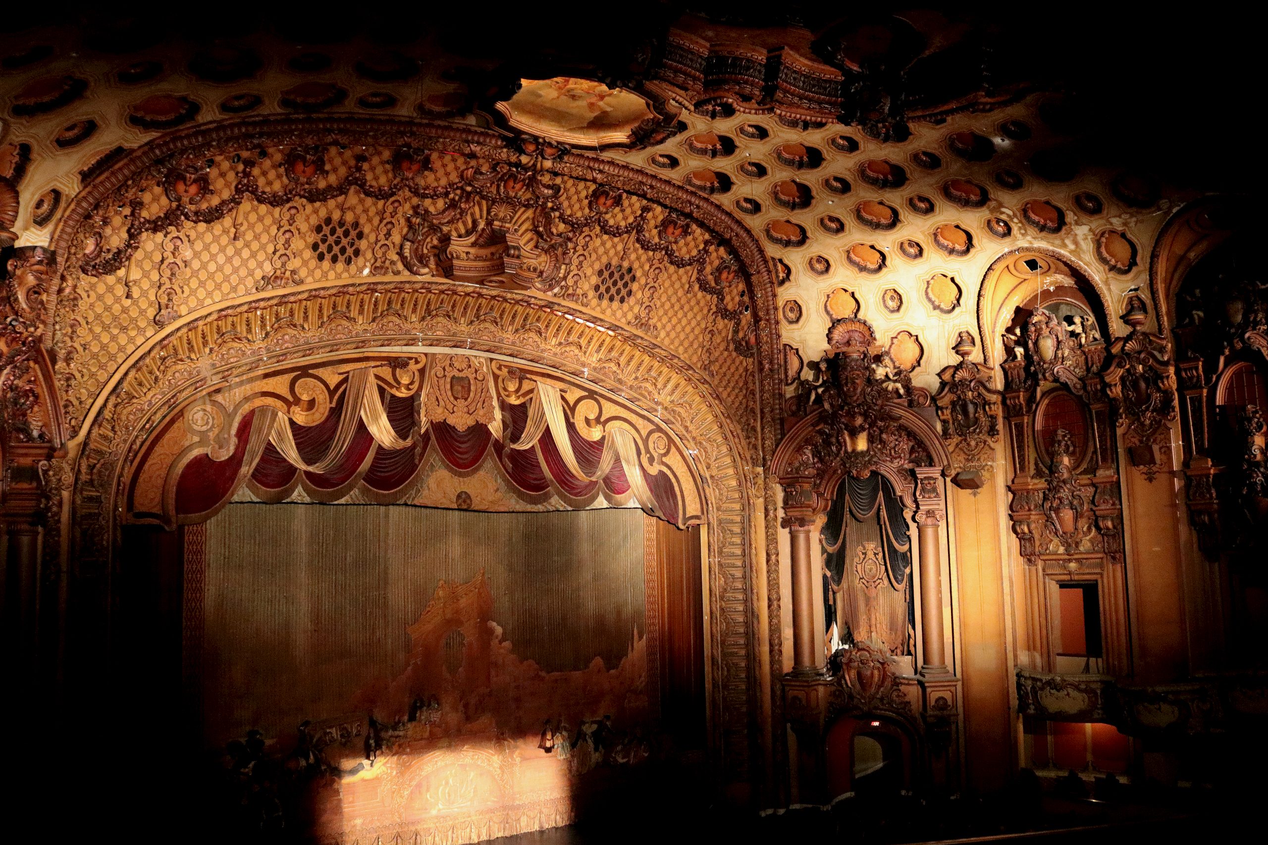 Inside The Los Angeles Theatre